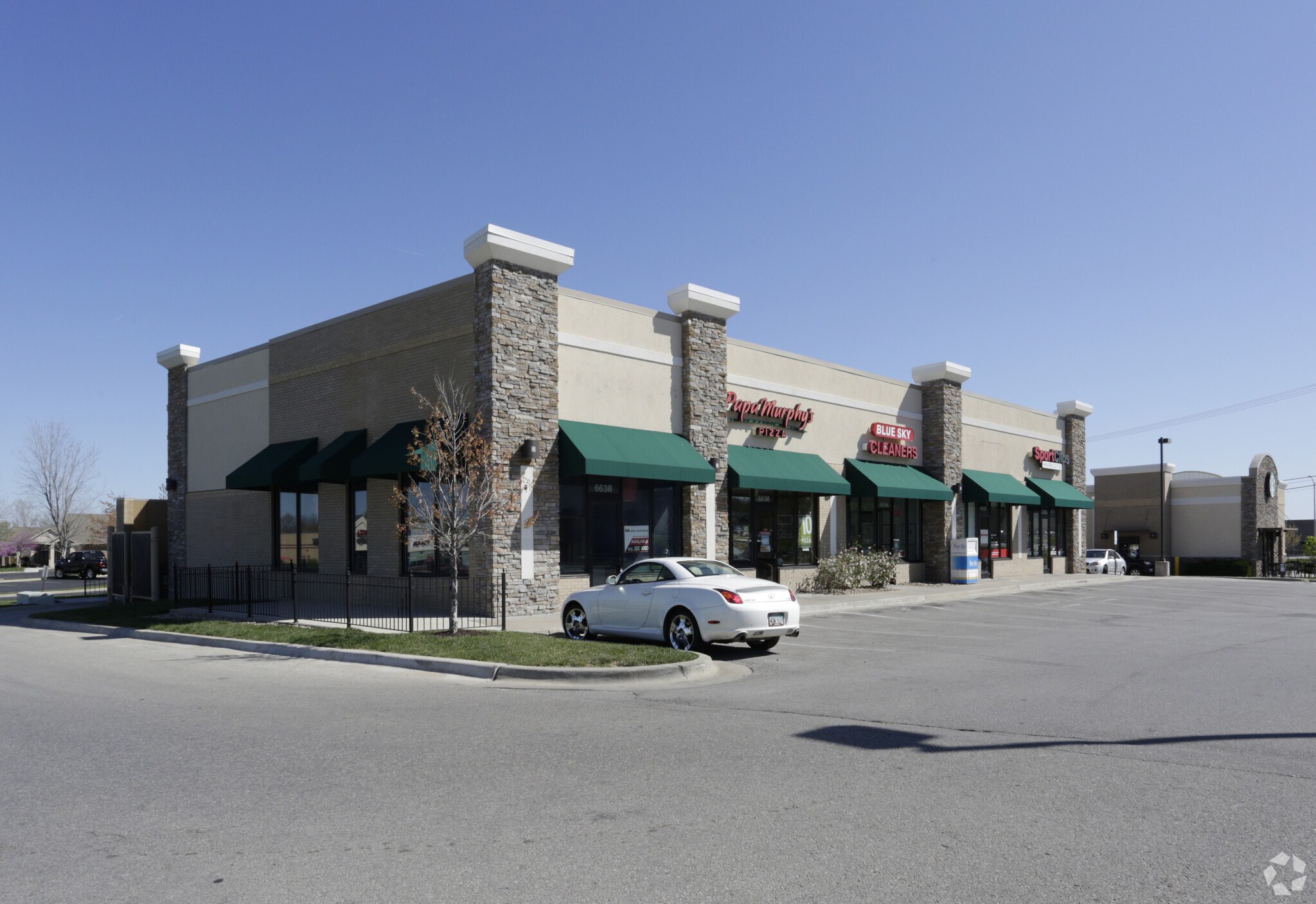 6228-6238 Monticello Rd, Shawnee, KS for lease Primary Photo- Image 1 of 8