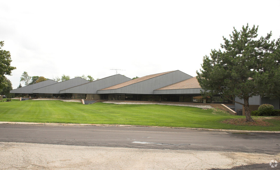 2222 S Linden Rd, Flint, MI for lease - Building Photo - Image 2 of 4