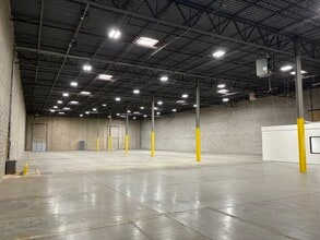 2740-2760 Regency Dr, Grand Prairie, TX for lease Interior Photo- Image 2 of 3
