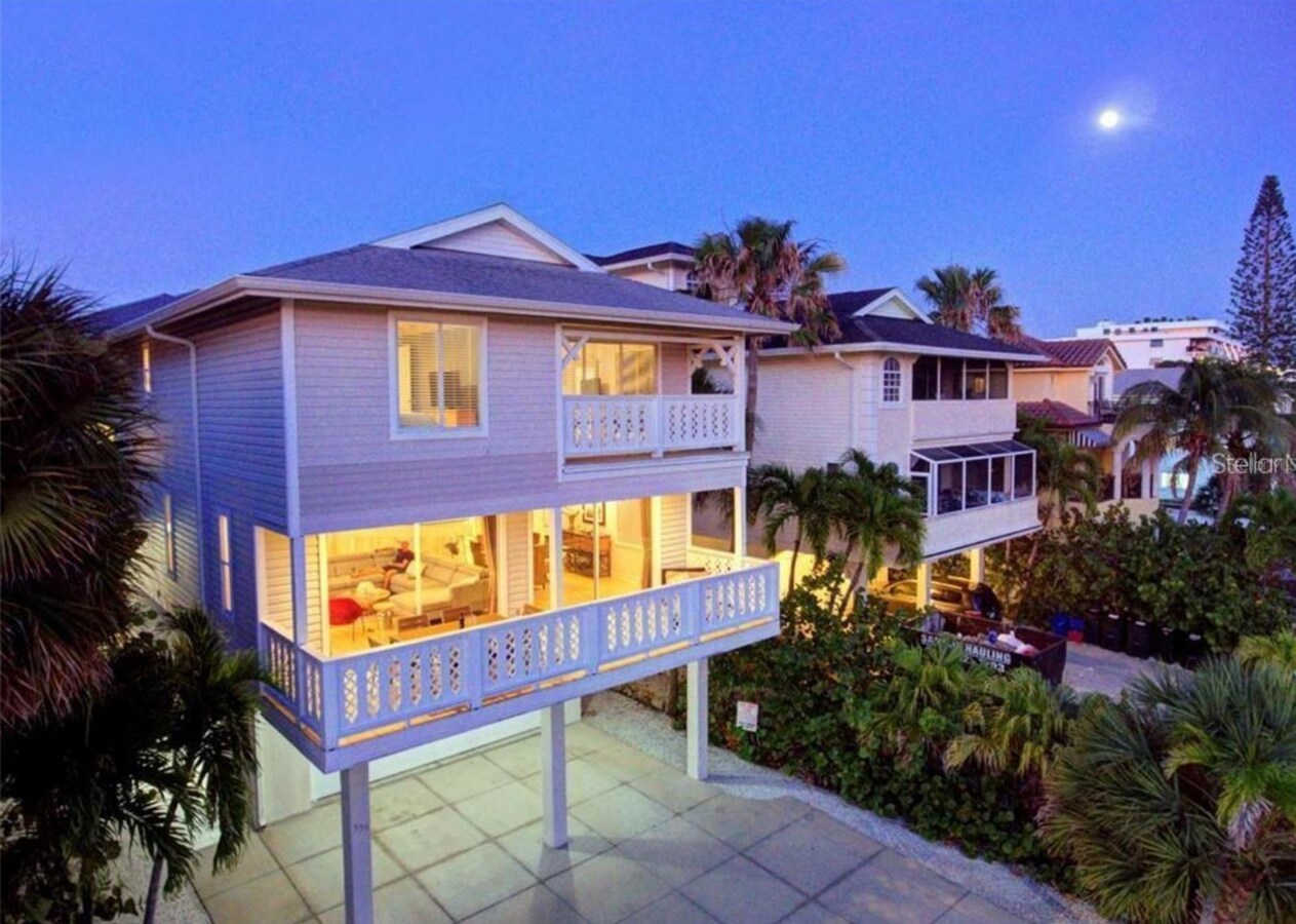 555 Beach Rd, Siesta Key, FL 34242