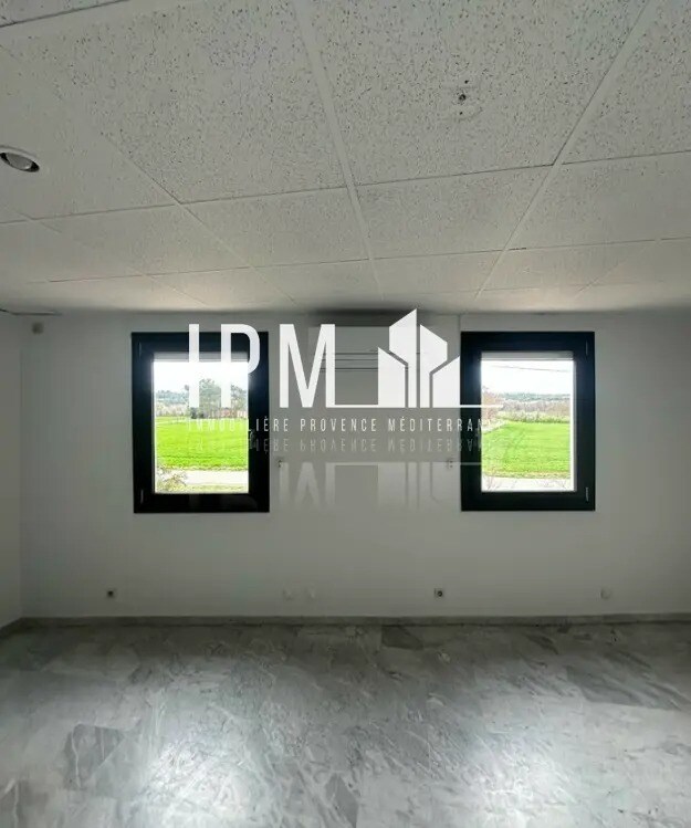 Flex in Aix-en-Provence for lease Interior Photo- Image 1 of 4