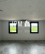 Flex in Aix-en-Provence for lease Interior Photo- Image 1 of 4