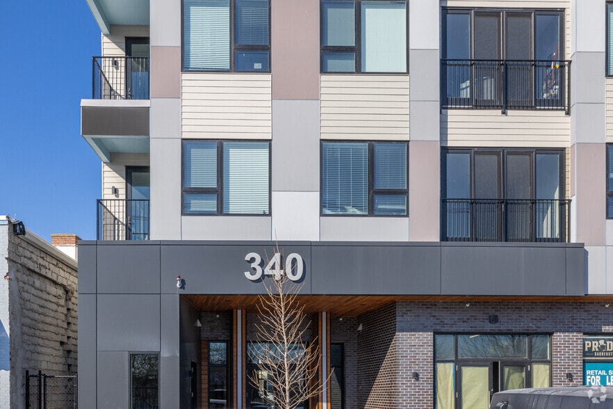 319-327 Chelsea St, Boston, MA for sale - Building Photo - Image 3 of 7