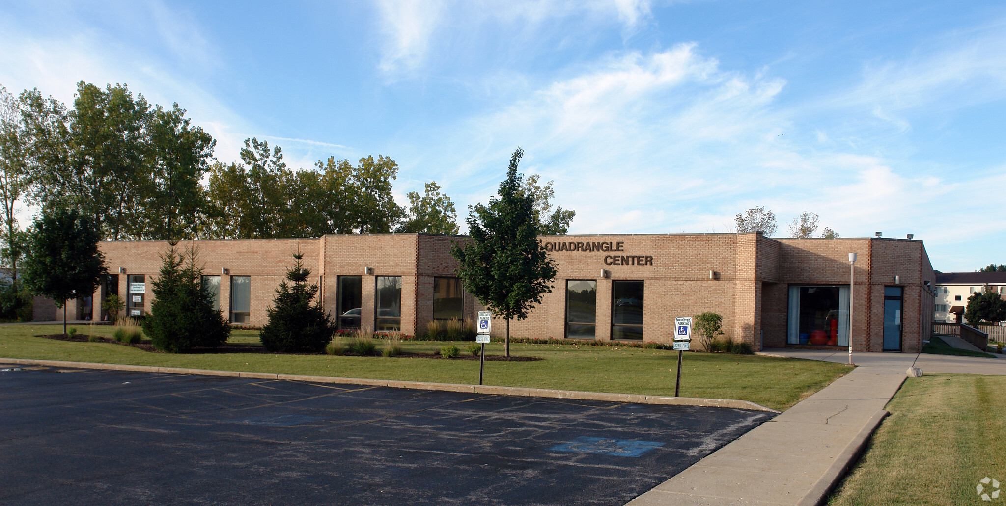 391 Quadrangle Dr, Bolingbrook, IL for lease Building Photo- Image 1 of 15