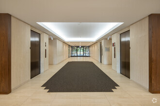 300 Tri State International, Lincolnshire, IL for lease Lobby- Image 2 of 12