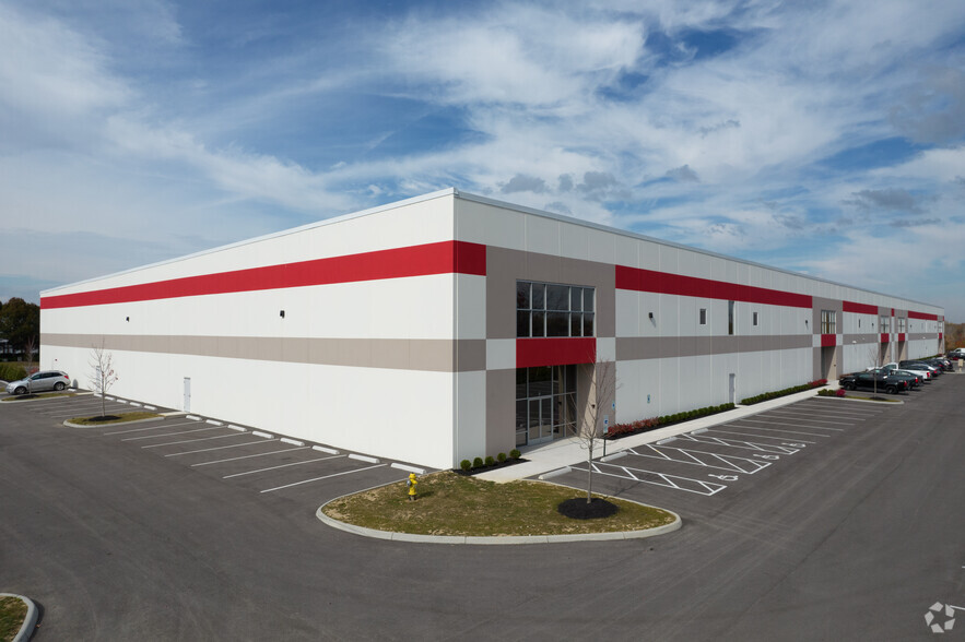 5740 N Green Pointe Dr, Groveport, OH for lease - Building Photo - Image 1 of 5