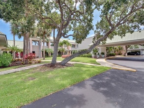 2300 5th Ave, Vero Beach, FL for lease Building Photo- Image 2 of 7