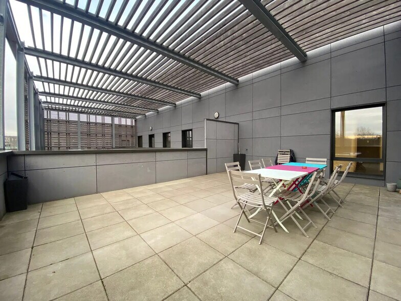 Office in Limonest for sale - Building Photo - Image 2 of 7