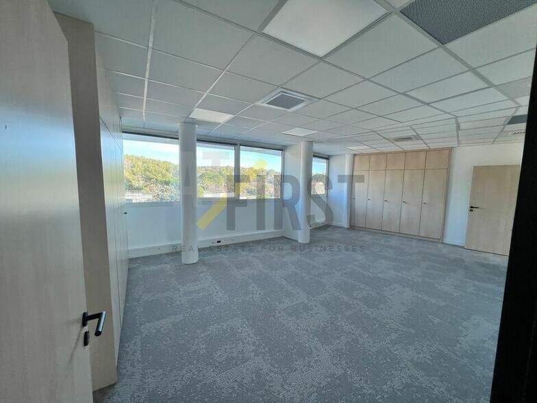 Office in Valbonne for lease - Building Photo - Image 3 of 12