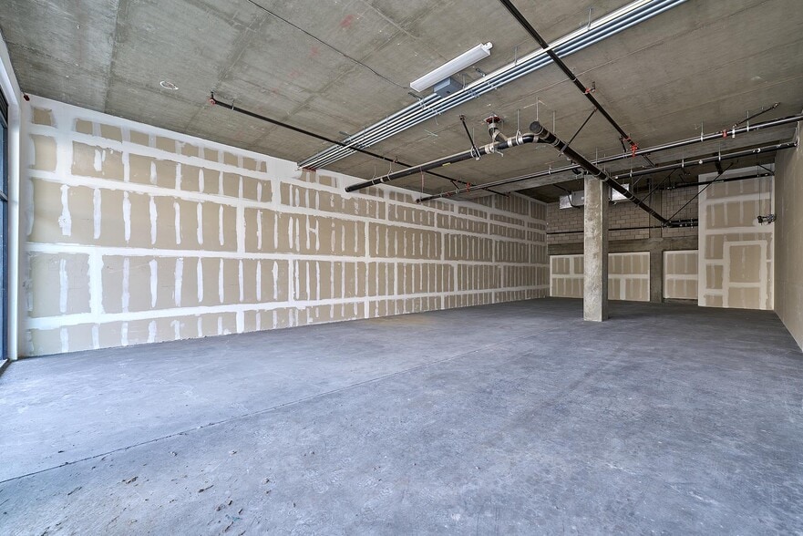 3170 W Olympic Blvd, Los Angeles, CA for lease - Building Photo - Image 3 of 22