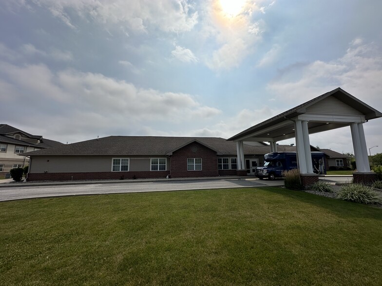 300-330 W 89th St, Merrillville, IN for lease - Building Photo - Image 1 of 8