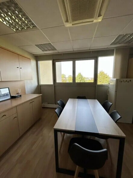 Office in Yutz for lease - Building Photo - Image 3 of 27