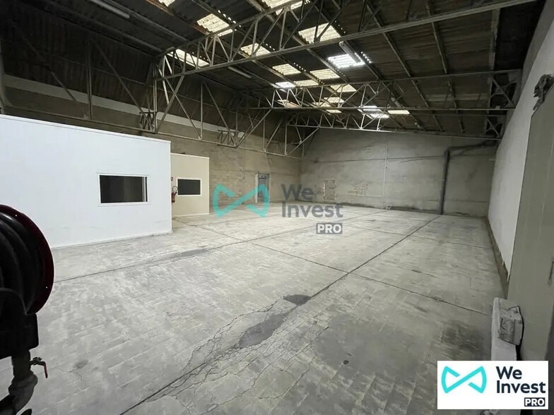 Retail in Reims for lease - Interior Photo - Image 2 of 10