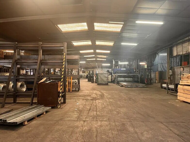 Flex in Brignoles for lease - Interior Photo - Image 3 of 3