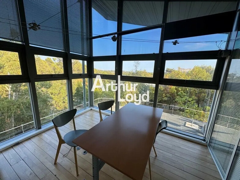 Office in Valbonne for lease - Building Photo - Image 2 of 5