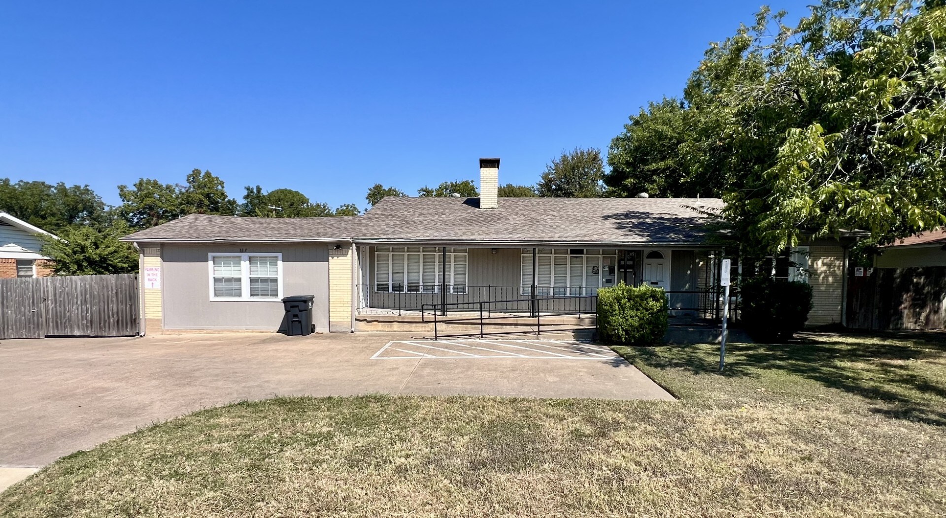 117 E Park Row Dr, Arlington, TX for sale Primary Photo- Image 1 of 1