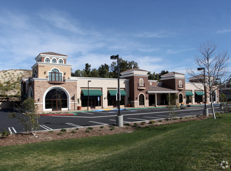 1717 Simi Town Center Way, Simi Valley, CA for lease - Building Photo - Image 1 of 6