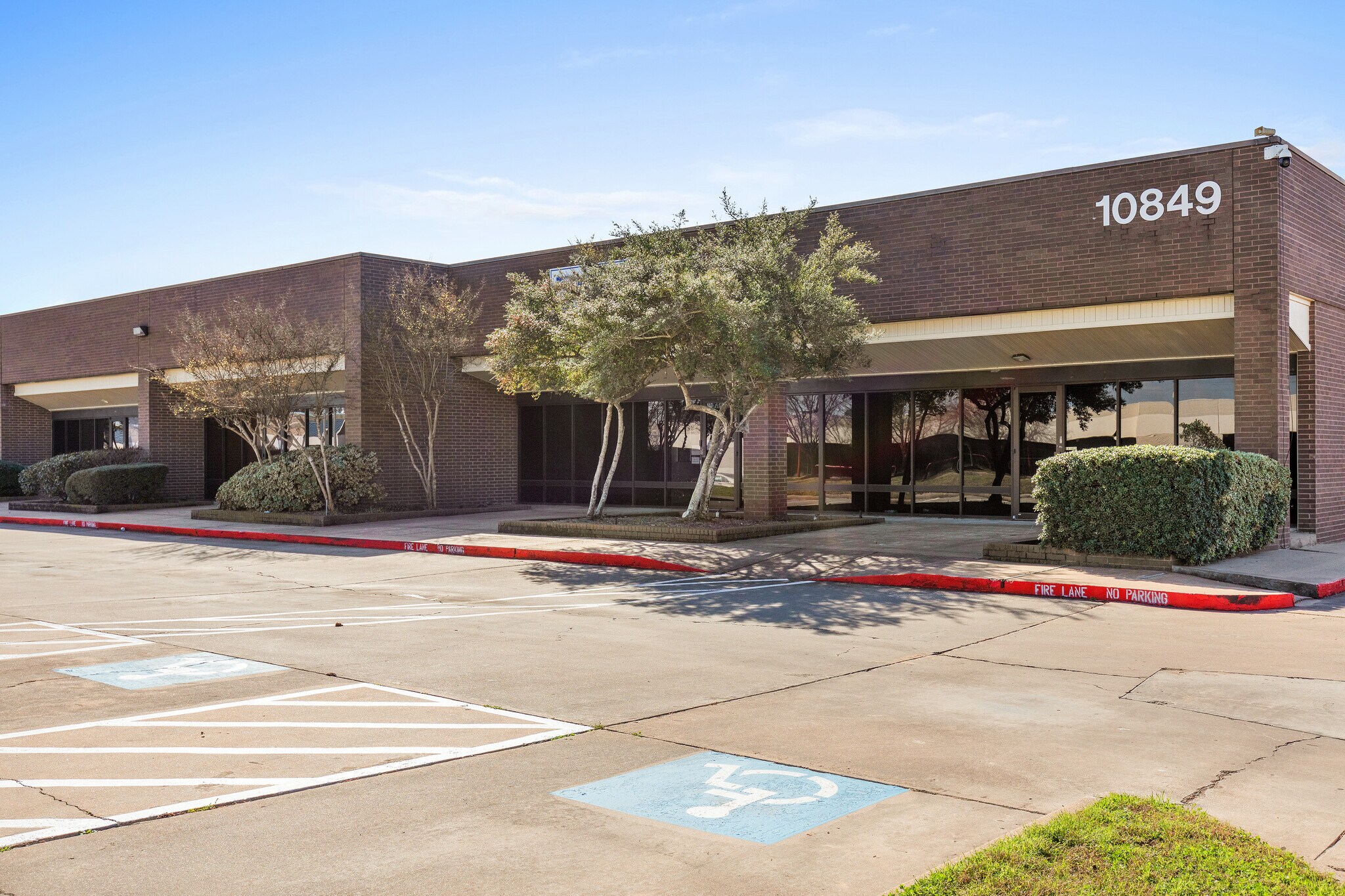 10849 Kinghurst Dr, Houston, TX for lease Building Photo- Image 1 of 9