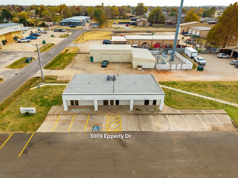 3009 Epperly Dr, Oklahoma City, OK for sale - Building Photo - Image 2 of 36