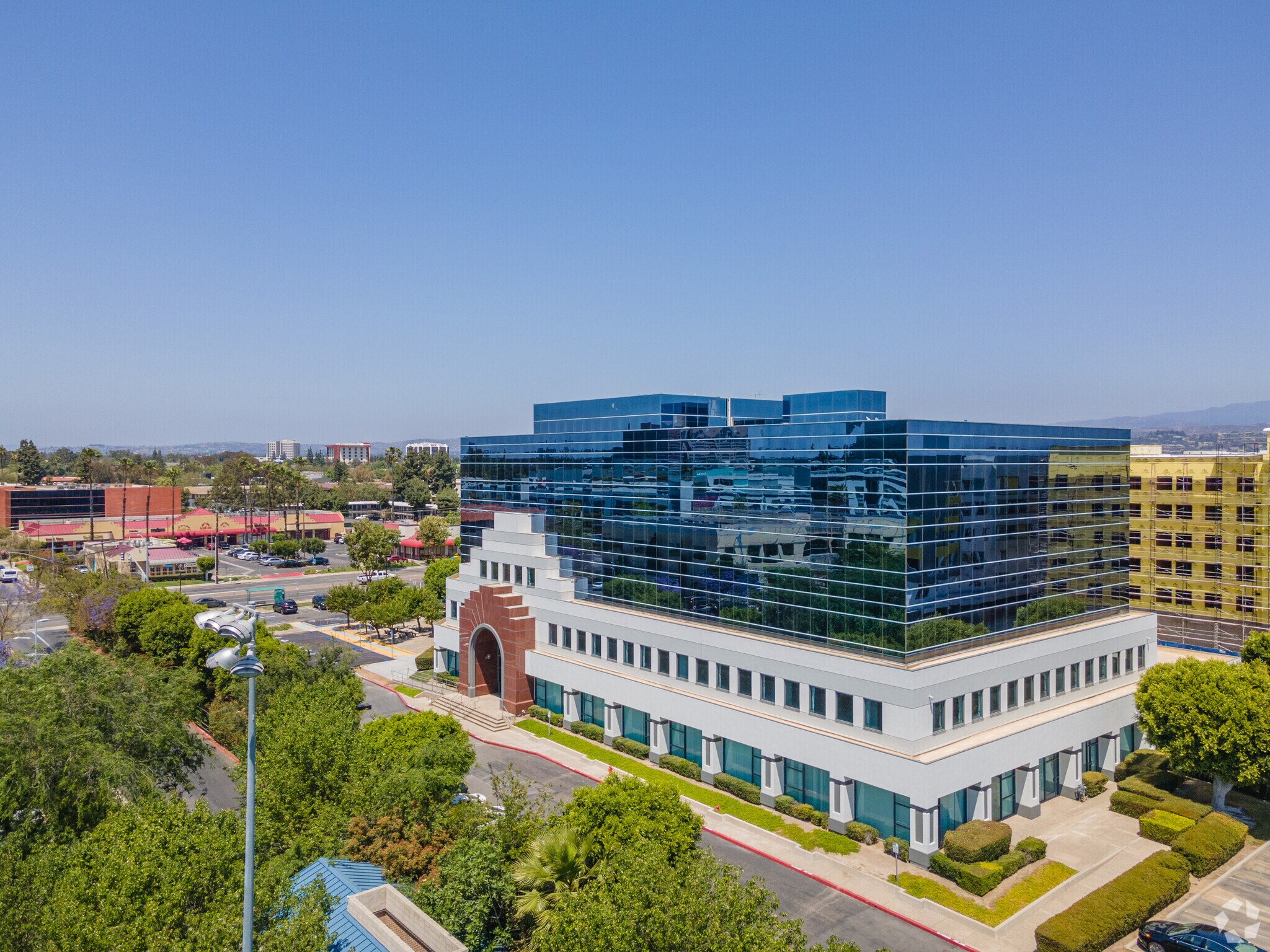 Discover 2025 W 1St St, Santa Ana: History & Future - 93u23l7