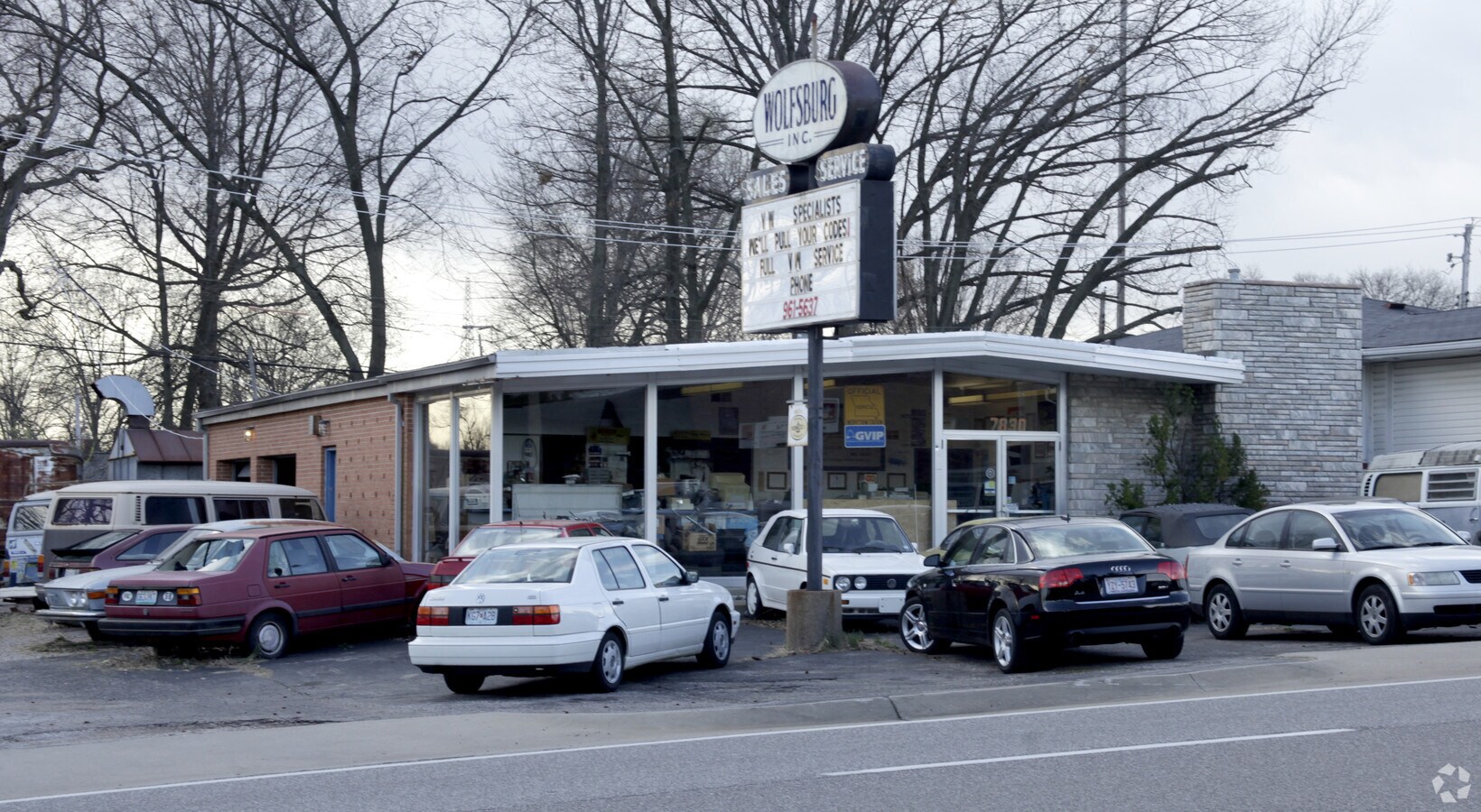 7830 Watson Rd, Saint Louis, MO 63119