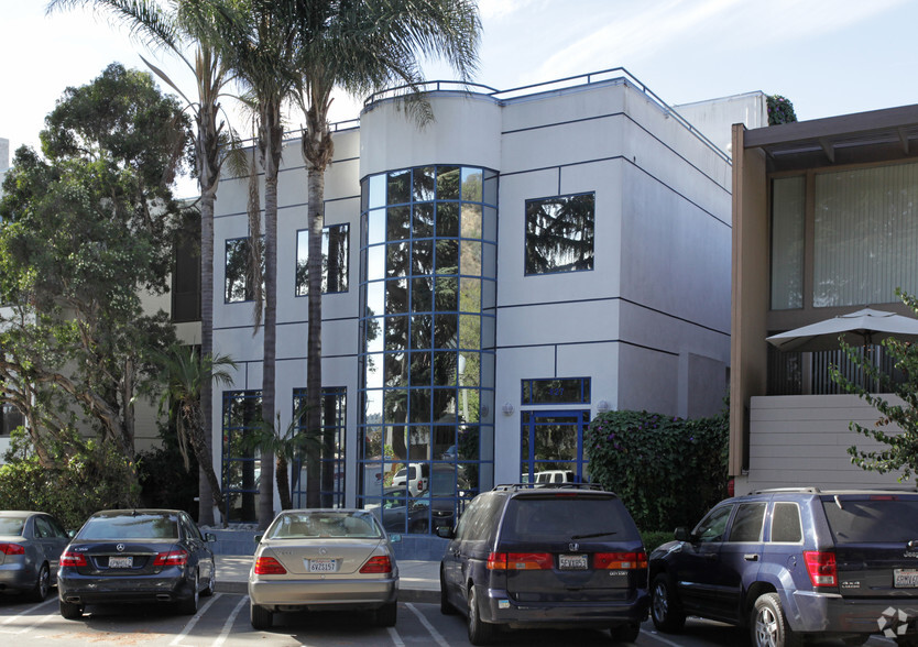 827 Moraga Dr, Los Angeles, CA for lease - Building Photo - Image 3 of 13