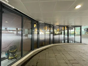Retail in Courbevoie for lease Building Photo- Image 2 of 6