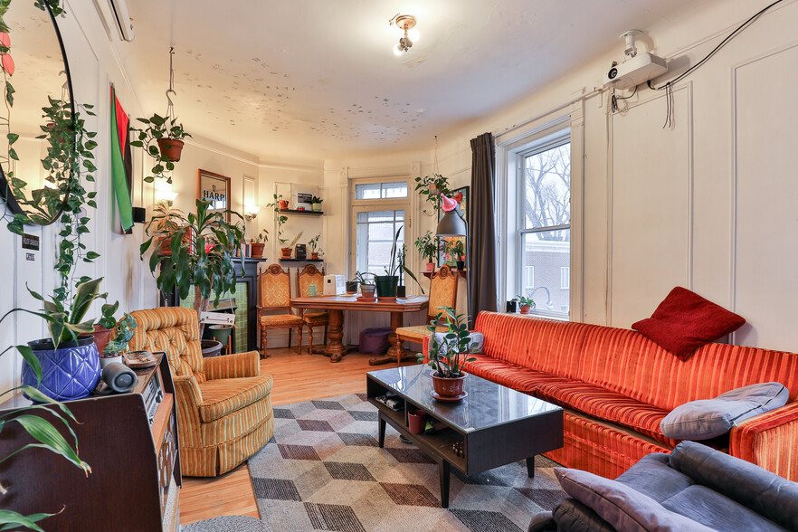 4800 Rue De Bullion, Montréal, QC for sale - Interior Photo - Image 2 of 4