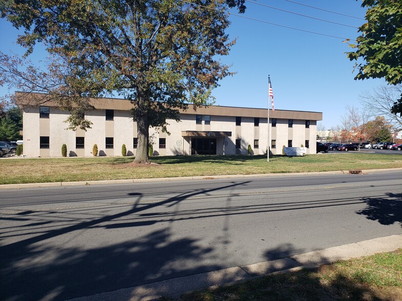 40 Brunswick Ave, Edison, NJ for lease - Building Photo - Image 1 of 12