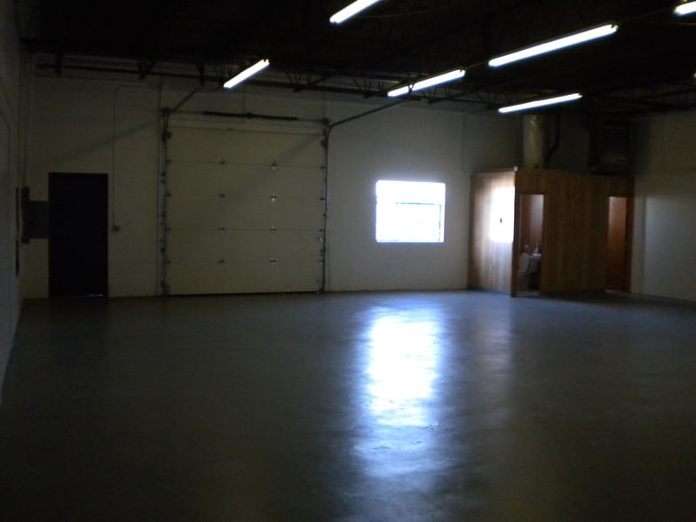 5 Industrial Dr, Ellington, CT for lease - Building Photo - Image 2 of 4