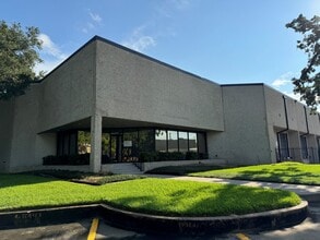 301-307 Garden Oaks Blvd, Houston, TX for lease Building Photo- Image 1 of 29