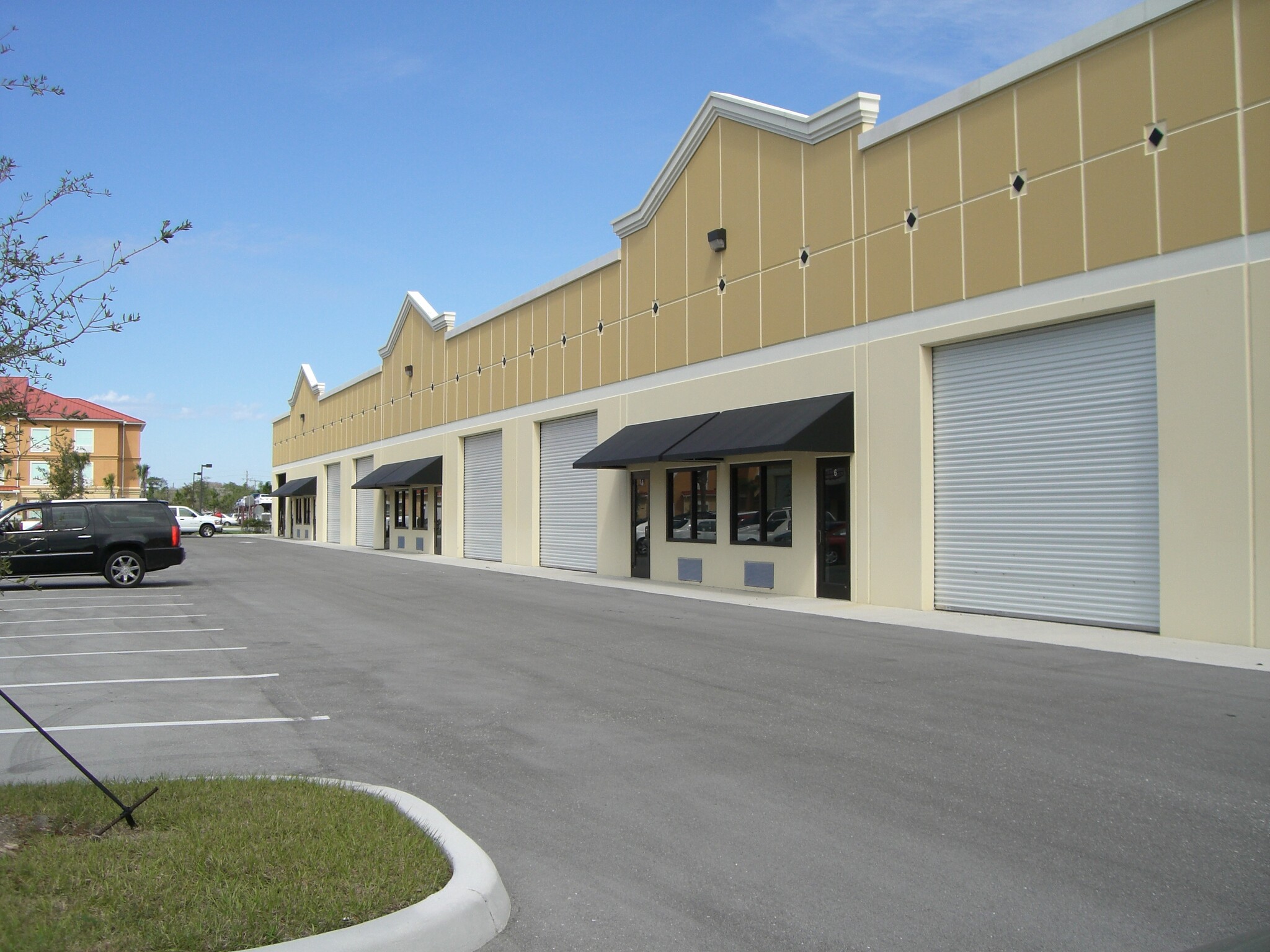 10090 Intercom Dr, Fort Myers, FL for lease Building Photo- Image 1 of 4