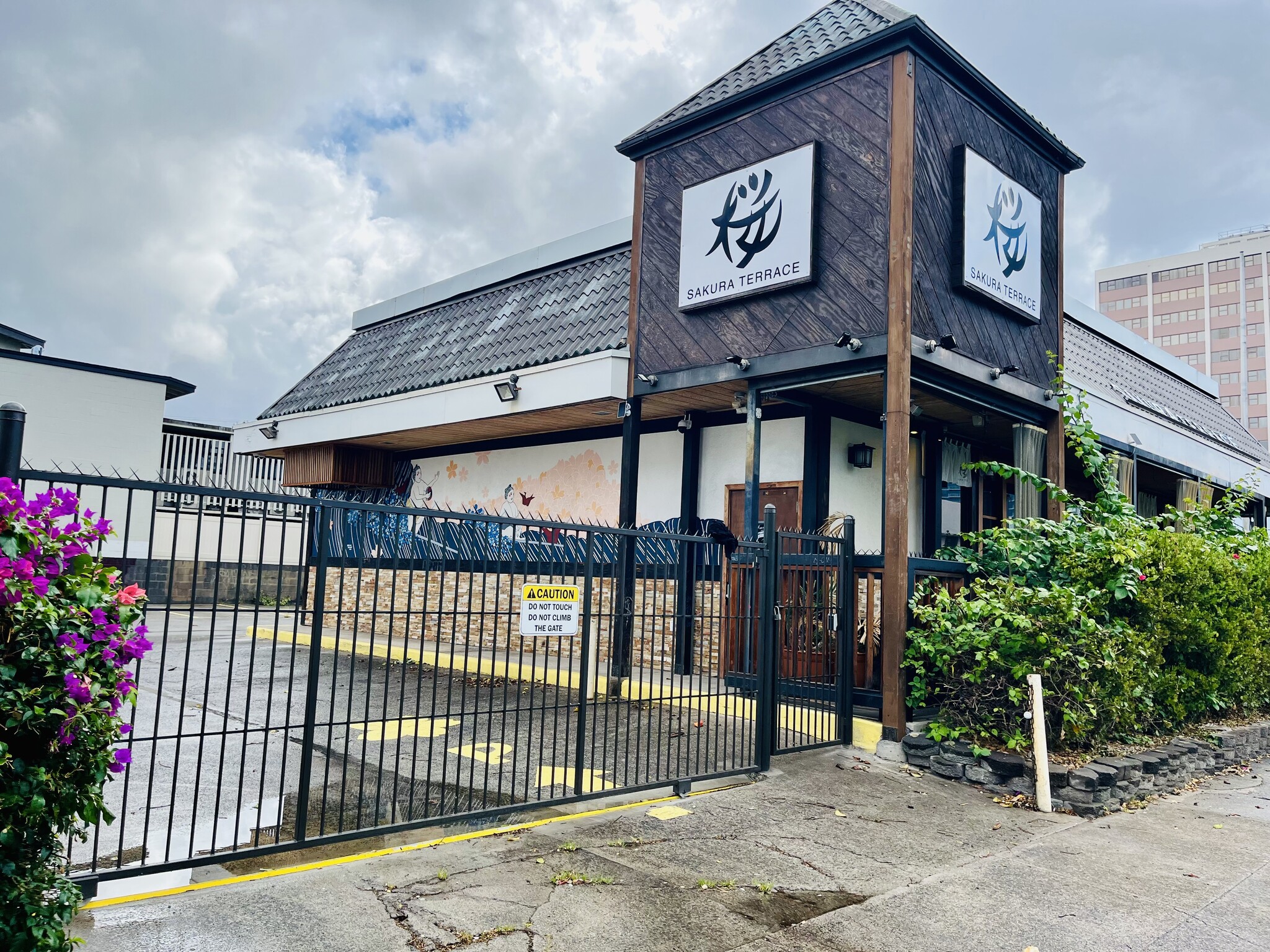 1240 S King St, Honolulu, HI for lease Interior Photo- Image 1 of 17