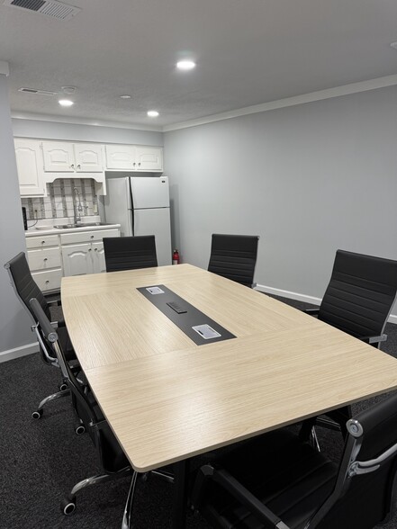 1162 Topside Rd, Louisville, TN for lease - Interior Photo - Image 3 of 7