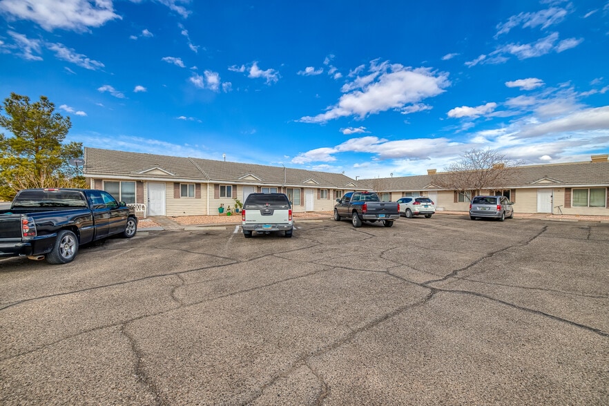 31 Unit Multifamily Package portfolio of 3 properties for sale on LoopNet.com - Building Photo - Image 2 of 15