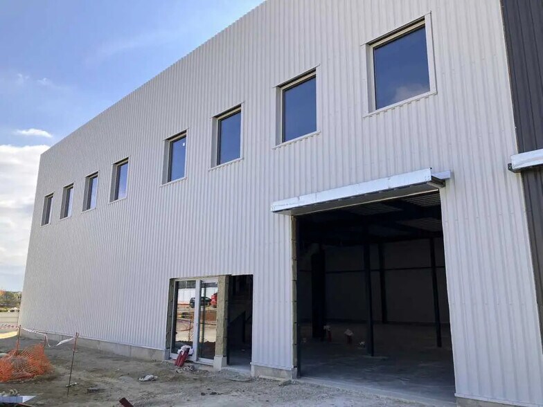 Flex in Roissy-en-France for lease - Building Photo - Image 2 of 12