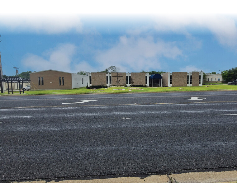 2200 E Villa Maria Rd, Bryan, TX for sale - Building Photo - Image 1 of 8