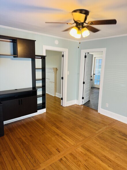 202 W Chatham St, Apex, NC for sale - Building Photo - Image 3 of 17