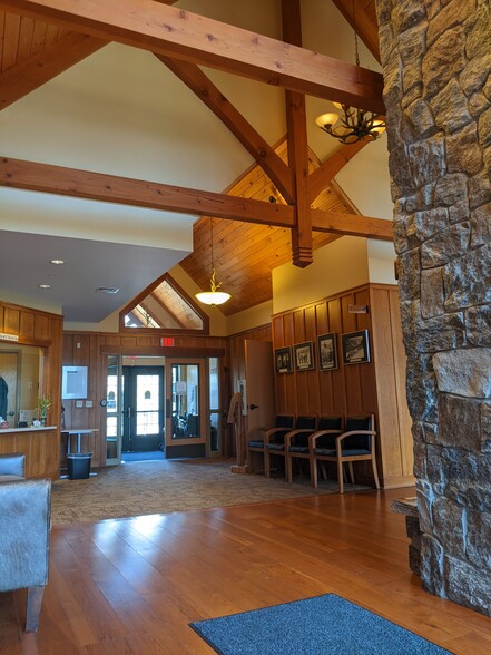 1095 Profile Rd, Franconia, NH for sale - Building Photo - Image 2 of 5