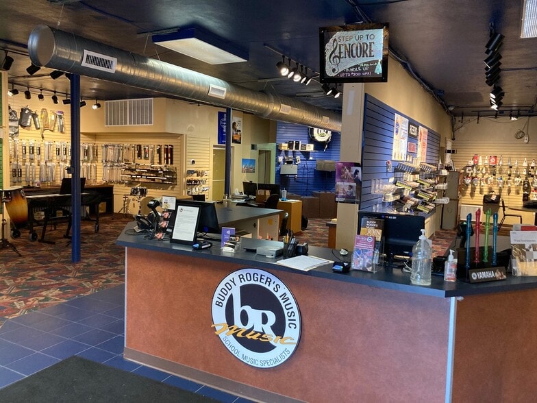 1939 W Galbraith Rd, Cincinnati, OH for sale - Interior Photo - Image 2 of 2