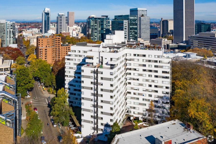 1717 SW Park Ave, Portland, OR for lease - Building Photo - Image 1 of 41