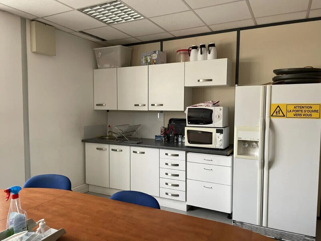 Office in Poissy for lease Interior Photo- Image 1 of 4