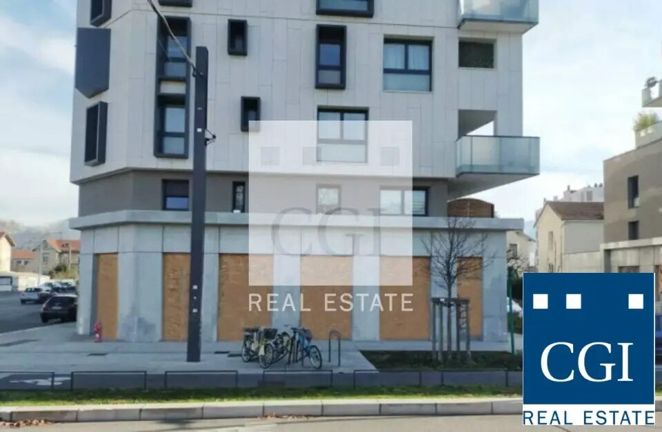 Retail in Grenoble for lease Building Photo- Image 1 of 11