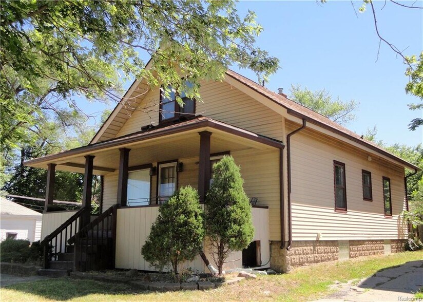 2505 S Wayne Rd, Westland, MI 48186