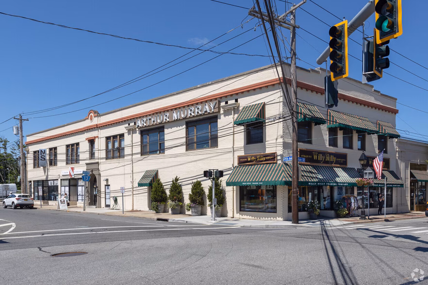 5 Fifth Ave, Bay Shore, NY for lease - Building Photo - Image 2 of 9