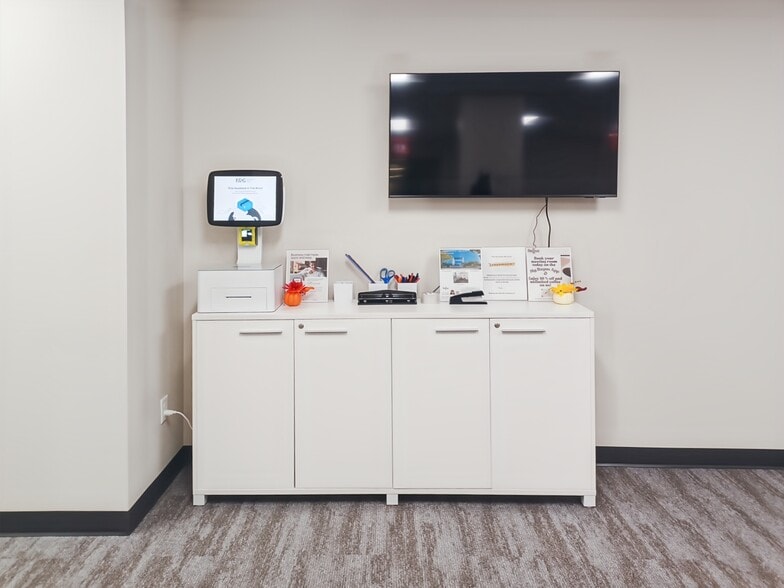 888 Veterans Memorial Hwy, Hauppauge, NY for lease - Interior Photo - Image 3 of 11