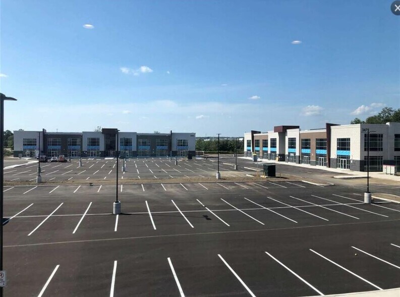 3465 Rebecca St, Oakville, ON for sale - Building Photo - Image 2 of 11