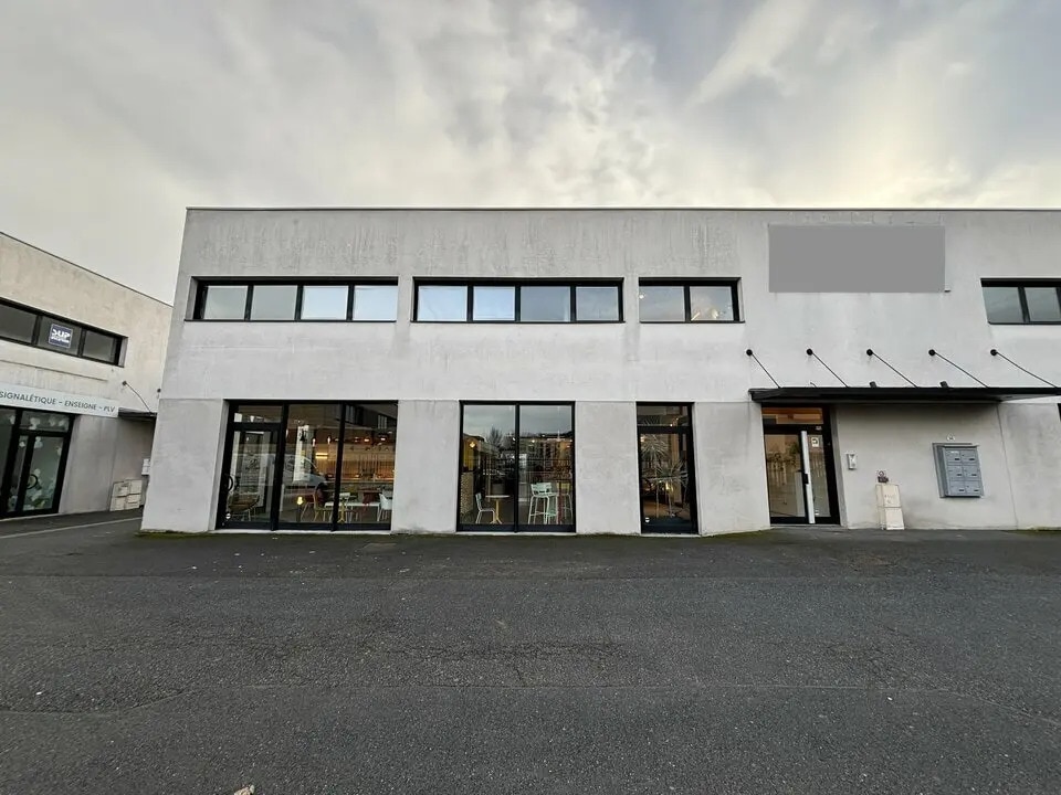 Flex in Limas for lease Building Photo- Image 1 of 3
