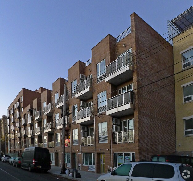 32-24 137th St, Flushing, NY for sale - Primary Photo - Image 1 of 1