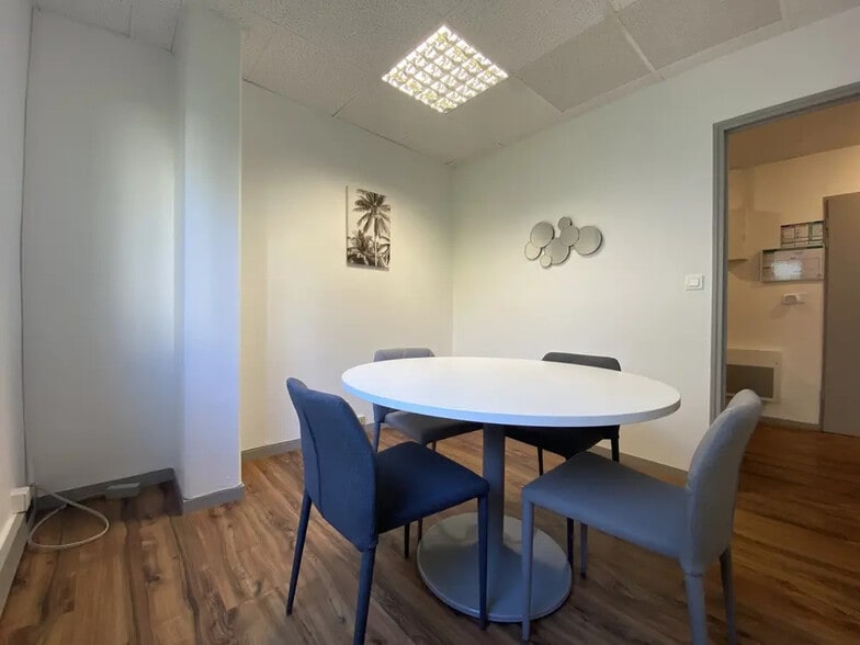Office in Nantes for lease - Interior Photo - Image 2 of 5